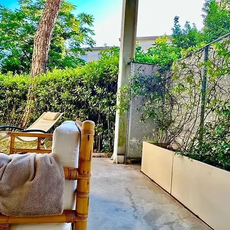 Modern And Relaxing Oasis With Garden Pérouse