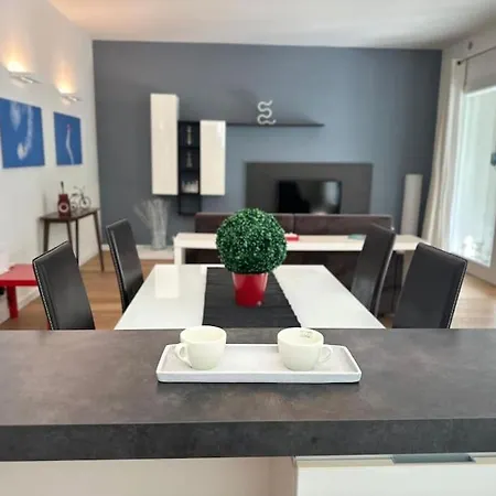 Modern And Relaxing Oasis With Garden * بيرودجا