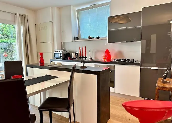 Modern And Relaxing Oasis With Garden